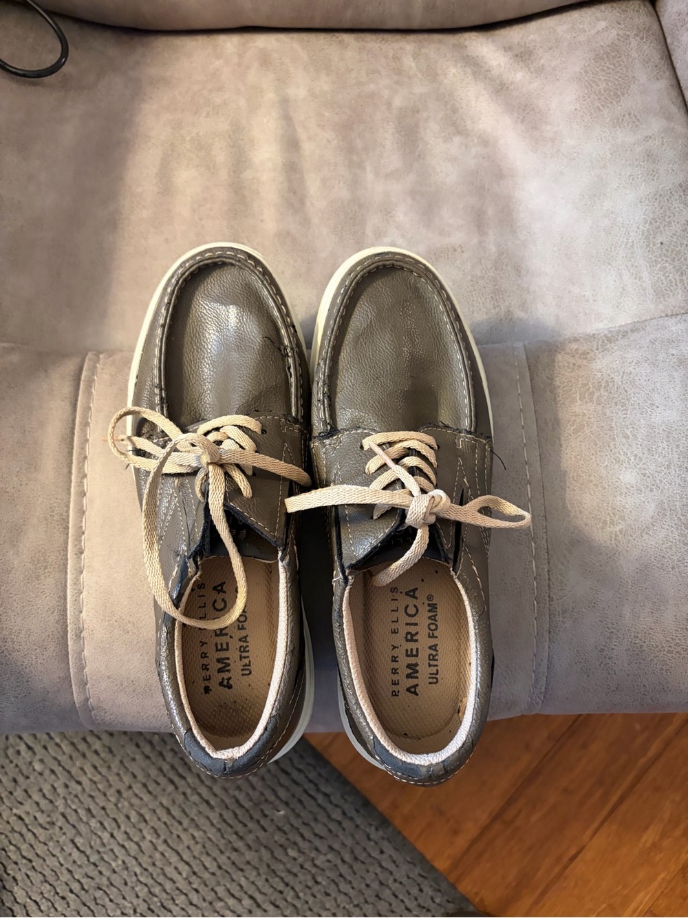 Perry Ellis Olive Taupe Leather Boat Shoes with Beige Laces
